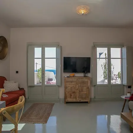 Superior Santorini 2 Bedroom Private Jetted Pool & Amazing Sea