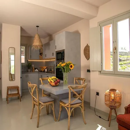 Superior Santorini 2 Bedroom Private Jetted Pool & Amazing Sea *